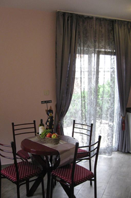 Smokva Apartments Herceg Novi Rum bild