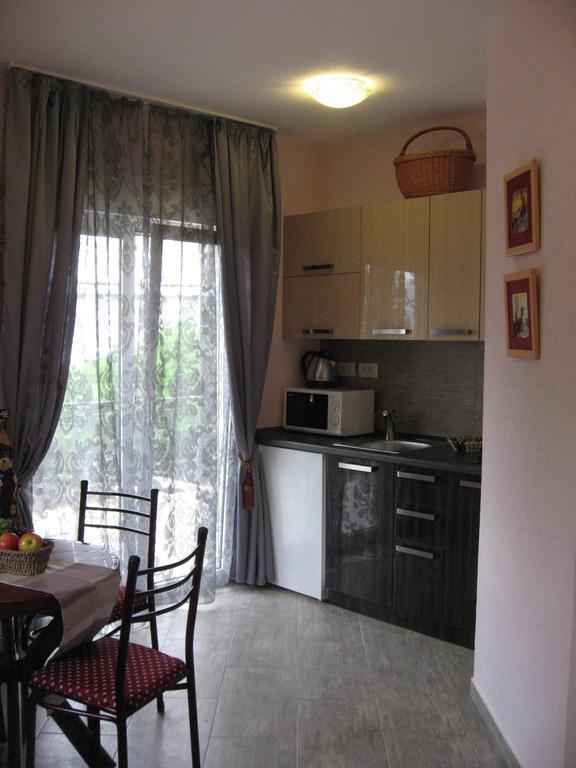 Smokva Apartments Herceg Novi Rum bild